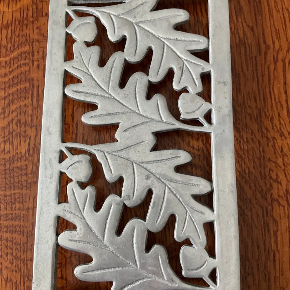 Crate and barrel oak leaf aluminum trivet